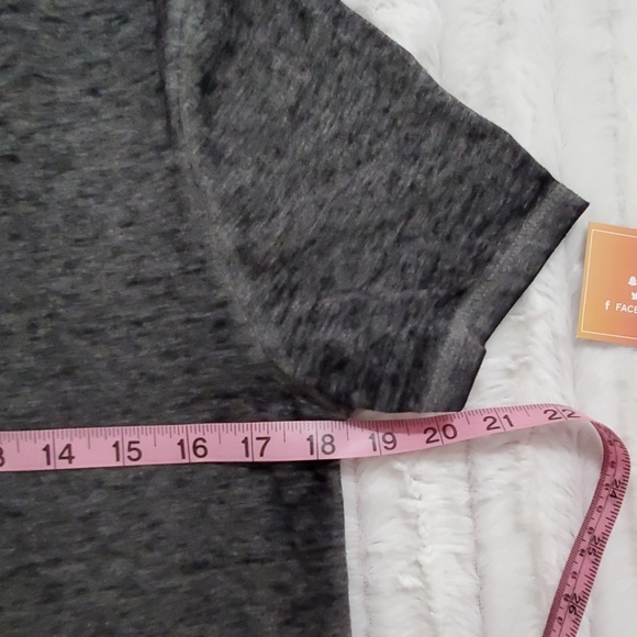 Arizona Jean Co. 'I like boys in books better' Short Sleeve Gray tee Lrg. - Picture 4 of 6